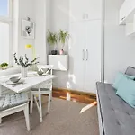 公寓 Budget-friendly Located Near Royal Baths Park By Renters 华沙