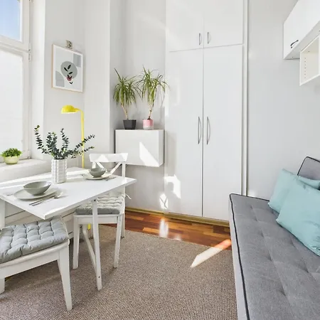 Apartment Exceptional Located Near Royal Baths Park By Renters Warsaw