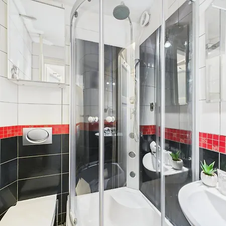 Apartment Exceptional Located Near Royal Baths Park By Renters *