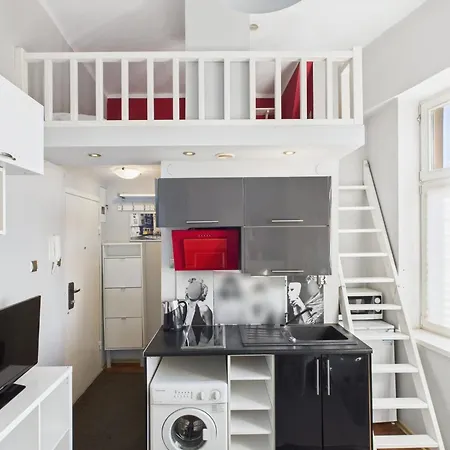 Exceptional Located Near Royal Baths Park By Renters *