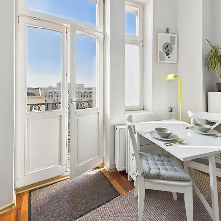 Exceptional Located Near Royal Baths Park By Renters