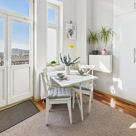 Exceptional Located Near Royal Baths Park By Renters *