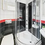 Budget-friendly Located Near Royal Baths Park By Renters